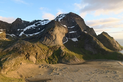 Loften, climbing, Norway, Guille Cuadrado, Gerber Cucurell, Pau Gómez, Jordi Esteve, Felix Queipo - Lofoten Islands: Storskiva