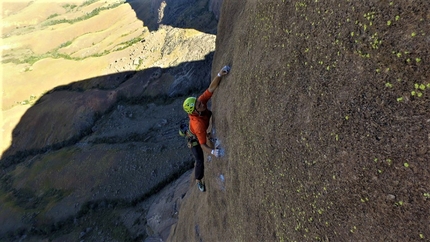 Tsaranoro, Madagascar, Matteo de Zaiacomo, Dimitri Anghileri, Marco Maggioni - Tsaranoro, Madagascar: durante la prima salita di Rivotra Mahery sul Tsaranoro Atsimo in Madagascar 