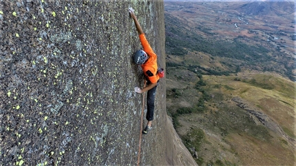 Tsaranoro, Madagascar, Matteo de Zaiacomo, Dimitri Anghileri, Marco Maggioni - Tsaranoro, Madagascar: durante la prima salita di Rivotra Mahery sul Tsaranoro Atsimo in Madagascar 