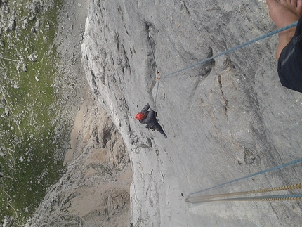 Via Attraverso il Pesce, Marmolada, Dolomiti, Marco Cordin, Pietro Garzon - Marco Cordin e Pietro Garzon durante la loro ripetizione di Via Attraverso il Pesce in Marmolada, Dolomiti