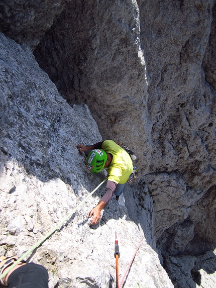 Torrione Cecilia, Grigna, Giovanni Chiaffarelli, Federico Montagna, Luca Bozzi - Sul terzo tiro di 'Mauro delle montagne' al Torrione Cecilia, Grigna