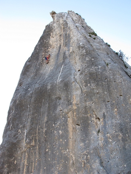 Colle dell'Orso, Frosolone, climbing, Molise - Colle dell'Orso, Frosolone: Pietro Radassao climbing Frattali Cosmici, 8a