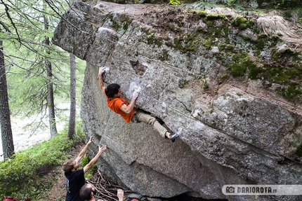 Bouldering in Valle dell'Orco and the Orcoblocco climbing meeting