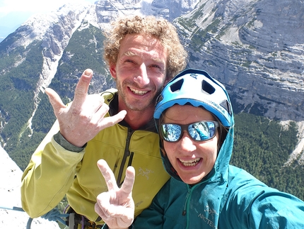 Hakuna Matata, Taè, Dolomiti, Lisi Steurer, Hannes Pfeifhofer - Hannes Pfeifhofer e Lisi Steurer durante la prima salita di Hakuna Matata (8a, 400m), Taè parete sud, Dolomiti