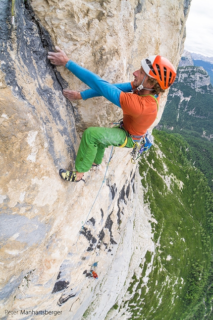 Hakuna Matata, Taè, Dolomiti, Lisi Steurer, Hannes Pfeifhofer - Hannes Pfeifhofer e Lisi Steurer durante l'apertura di Hakuna Matata (8a, 400m), Taè parete sud, Dolomiti