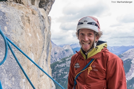 Hakuna Matata, Taè, Dolomiti, Lisi Steurer, Hannes Pfeifhofer - Hannes Pfeifhofer durante l'apertura di Hakuna Matata (8a, 400m), Taè parete sud, Dolomiti