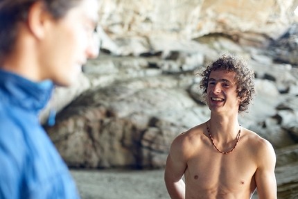 Adam Ondra, Flatanger, Norvegia - Adam Ondra, felice dopo aver liberato Project Hard a Flatanger in Norvegia. La via ora si chiama Silence