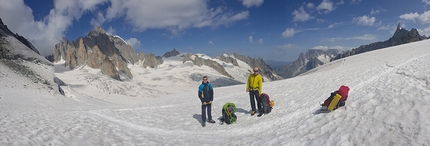 Grand Capucin, Mont Blanc, L'or du temps, Pavel Kratochvíl, Róbert Luby, Martin Krasňanský - Pavel Kratochvíl, Róbert Luby and Martin Krasňanský below Grand Capucin, Mont Blanc