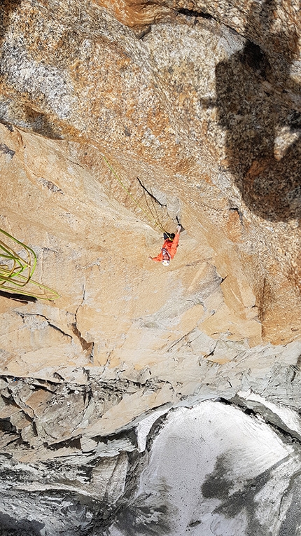 Grand Capucin, Mont Blanc, L'or du temps, Pavel Kratochvíl, Róbert Luby, Martin Krasňanský - Pavel Kratochvíl, Róbert Luby and Martin Krasňanský climbing 'L'or du temps', Grand Capucin, Mont Blanc