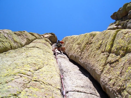 Climbing in USA, Wyoming, Devils Tower, Elio Bonfanti, Riccardo Ollivero - Climbing in USA, Wyoming, Devils Tower, Durrance L3