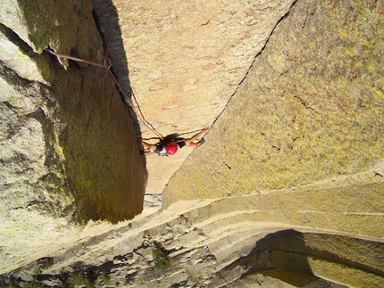 Climbing in USA, Wyoming, Devils Tower, Elio Bonfanti, Riccardo Ollivero - Climbing in USA, Wyoming, Devils Tower, El matador, Elio Bonfanti su L2