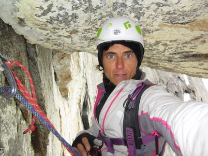 Silvia Vidal, Xanadu, Alaska - Sílvia Vidal climbing the first pitch of 'Un pas més' up the West Face of Xanadu (Arrigetch Peaks, Alaska)