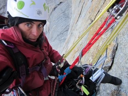 Silvia Vidal, Xanadu, Alaska - Sílvia Vidal in discesa, dopo la prima salita di 'Un pas més' sulla parete ovest di Xanadu (Arrigetch Peaks, Alaska)