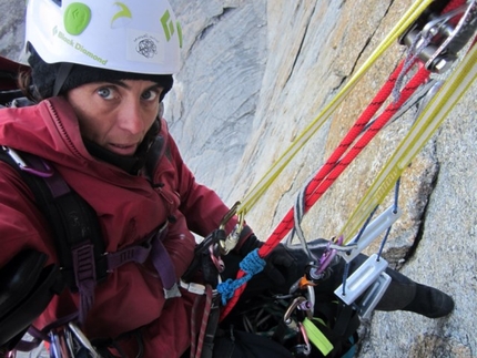 Silvia Vidal, Xanadu, Alaska - Sílvia Vidal abseiling, after the first ascent of 'Un pas més' up the West Face of Xanadu (Arrigetch Peaks, Alaska)