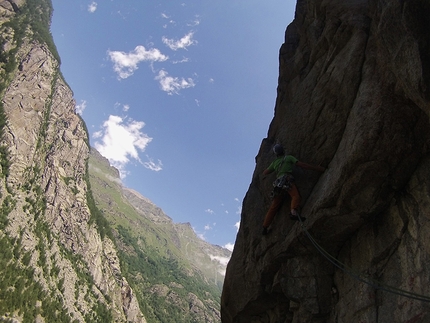 Valle dell'Orco, Per un pugno di sale, Umberto Bado, Paolo Giacobbe - Per un pugno di sale (Valle dell'Orco) - Pierre Vezzoli sul quarto tiro