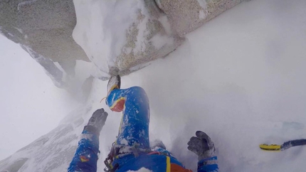 Markus Pucher, Aguja Guillaumet, Patagonia - Markus Pucher durante la prima invernale solitari di Aguja Guillaumet in Patagonia (08/09/2017)