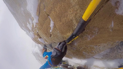 Markus Pucher, Aguja Guillaumet, Patagonia - Markus Pucher durante la prima invernale solitari di Aguja Guillaumet in Patagonia (08/09/2017)