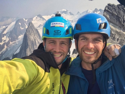 Bugaboos Spire, Vlad Capusan, Tom Schindfissel - Vlad Capusan e Tom Schindfissel durante la prima salita di Tutti Frutti Summer Love, Bugaboos Spire (08-11/08/2017)