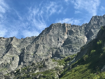 Valle Orco, Monte Bessun, Thunder, Water, Fabio Ventre, Lucas Nyssens, Baptiste Verdin, François Questiaux - Durante le prime salite delle vie Thunder e Water sul Monte Bessun, Valle dell'Orco (Fabio Ventre, Lucas Nyssens, Baptiste Verdin, François Questiaux 07/2017)