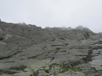 Valle Orco, Monte Bessun, Thunder, Water, Fabio Ventre, Lucas Nyssens, Baptiste Verdin, François Questiaux - Durante le prime salite delle vie Thunder e Water sul Monte Bessun, Valle dell'Orco (Fabio Ventre, Lucas Nyssens, Baptiste Verdin, François Questiaux 07/2017)