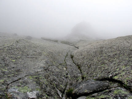 Valle Orco, Monte Bessun, Thunder, Water, Fabio Ventre, Lucas Nyssens, Baptiste Verdin, François Questiaux - Durante le prime salite delle vie Thunder e Water sul Monte Bessun, Valle dell'Orco (Fabio Ventre, Lucas Nyssens, Baptiste Verdin, François Questiaux 07/2017)