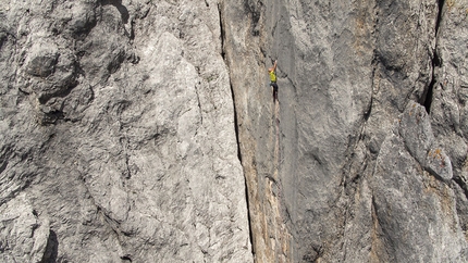 Beat Kammerlander, Kampfzone, Rätikon - Beat Kammerlander making the first free ascent of Kampfzone (8c, 5 pitches), Rätikon in August 2017