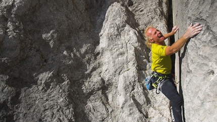 Beat Kammerlander, Kampfzone, Rätikon - Beat Kammerlander making the first free ascent of Kampfzone (8c, 5 pitches), one of the most difficult multi-pitch sport climbs in the entire Rätikon massif.