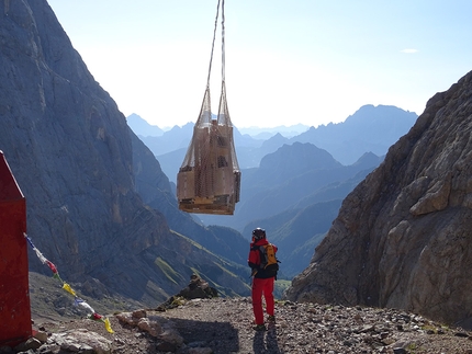 Bivacco dal Bianco, Passo Ombretta, Marmolada, Dolomiti - I lavori di manutenzione del Bivacco dal Bianco, Passo Ombretta, Marmolada, Dolomiti (Claudia Baldini, Carlo Barbolini, Omar Scarpellini 21-23/08/2017)