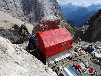 Bivacco dal Bianco al Passo Ombretta in Marmolada, completati i lavori di manutenzione