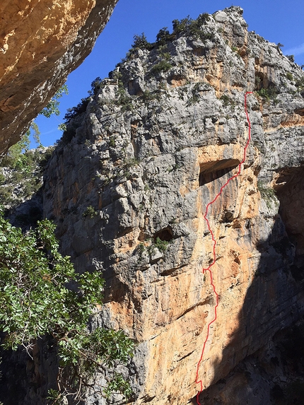 Badde Pentumas, Supramonte di Oliena, Sardegna - La linea della via Unchinos (8b, 185 m, Luca Giupponi, Maurizio Oviglia) Sardegna