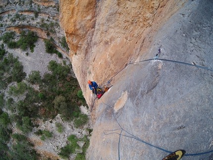 Badde Pentumas, Supramonte di Oliena, Sardegna - Durante l'apertura della via Unchinos (8b, 185 m, Luca Giupponi, Maurizio Oviglia) Sardegna