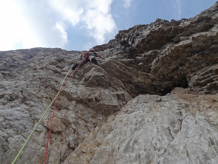 Spes Ultima Dea, Crozzon di Brenta, Dolomiti di Brenta, Alessandro Beber, Gianni Canale  - Spes Ultima Dea, Crozzon di Brenta: sul primo tiro, agosto 2012