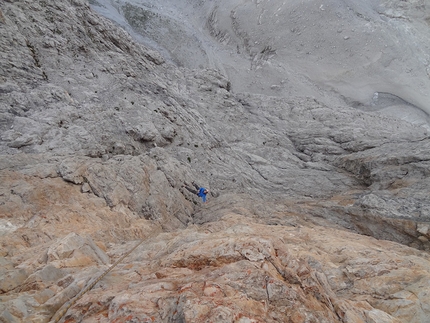 Spes Ultima Dea, Crozzon di Brenta, Brenta Dolomites, Alessandro Beber, Gianni Canale  - Spes Ultima Dea, Crozzon di Brenta: abseiling off Pilastro d'Artagnan