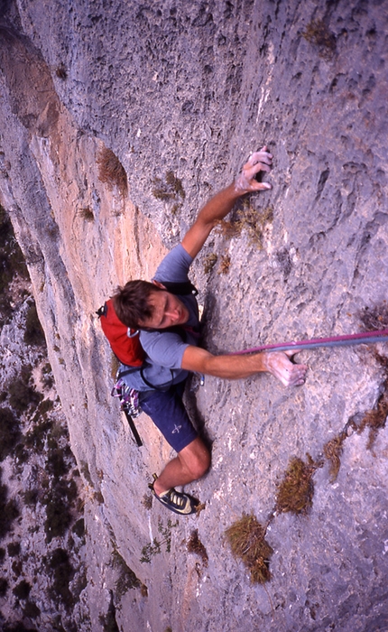 Sardegna, arrampicata, Gennargentu - Arrampicata in Sardegna: Nicholas Hobley sale la via Wolfgang Güllich, Punta Giradili