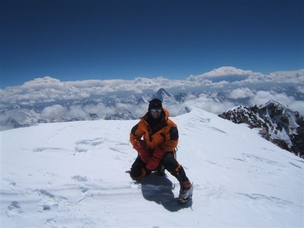 K2 - 2006 - Nives Meroi on the summit of K2, reached with Romano Benet in 2006