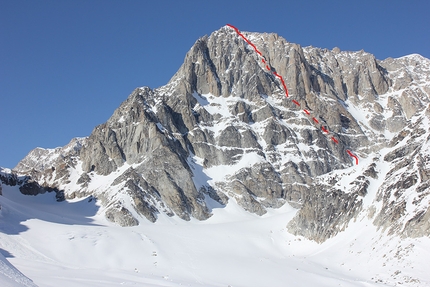 Revelation Mountains, Alaska, Gediminas Simutis, Frieder Wittmann - Revelation Mountains: Southeast face of Obelisk with the line of 'Alternative facts' (Gediminas Simutis, Frieder Wittmann 2017)