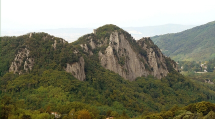 Rocca Pendice, l'arrampicata e le cadute nel silenzio