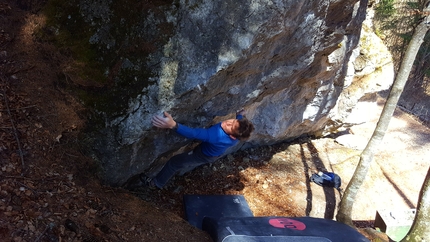 Boulder a Cortina d'Ampezzo, Dolomiti, Luca Zardini - Boulder a Cortina:  Paolo Specchier su La Stangata 7B+/7C