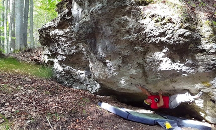 Boulder a Cortina d'Ampezzo, Dolomiti, Luca Zardini - Boulder a Cortina: Luca Zardini su Tensione Evolutiva 8A/8A+