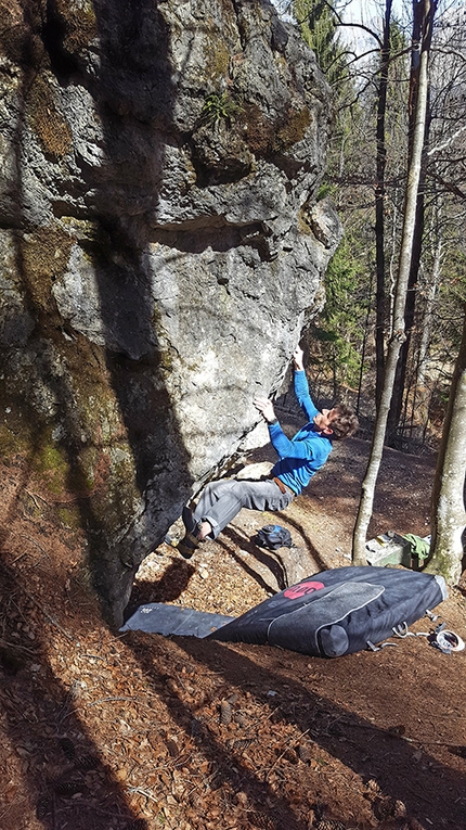 Boulder a Cortina d'Ampezzo, Dolomiti, Luca Zardini - Boulder a Cortina:  Paolo Specchier su La Stangata 7B+/7C