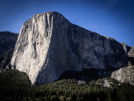 El Capitan, Yosemite - El Capitan, Yosemite. Un'enorme frana si è staccata alle 13:55 del 27/09/2017 sull'estrema destra della parete