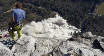 El Capitan, video footage of the enormous second rockfall in Yosemite