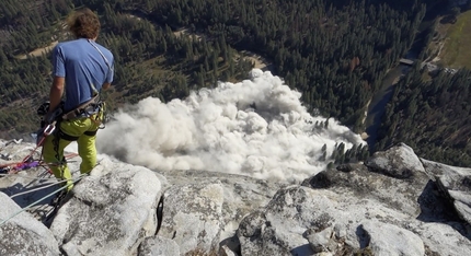 El Capitan frana Yosemite - L'enorme frana sulla parete SE di El Capitan in Yosemite del 28/09/2017 ripreso da Peter Zabrok