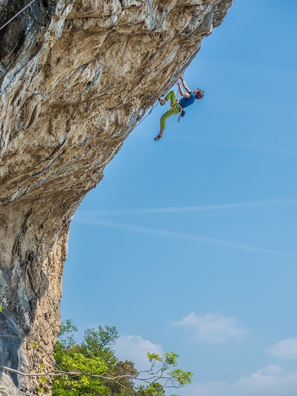 Scoglio dei Ciclopi, Rolando Larcher - Falesia dei Ciclopi: Alessandro Larcher sulla via Empatia 8b