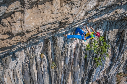 Scoglio dei Ciclopi, Rolando Larcher - Falesia dei Ciclopi: Rolando Larcher su Foreman Tube 8b