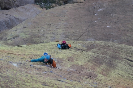 Tsaranoro, Madagascar, Tobias Wolf, Chris-Jan Stiller - Chris-Jan Stiller seconding pitch 8 during the first ascent of 'Lalan’i Mpanjaka', Tsaranoro Be, Tsaranoro massif, Madagascar (09/2017 Tobias Wolf, Chris-Jan Stiller)