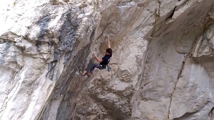 Adam Ondra, Stefano Ghisolfi, Massone, Arco - Stefano Ghisolfi durante un tenatitivo di liberare una nuova via a Massone, Arco il 30/09/2017