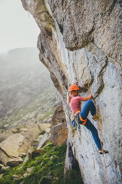 Vallone di Unghiasse, Federica Mingolla, Marzio Nardi, Federico Ravassard, Val Grande di Lanzo - Federica Mingolla in arrampicata trad a Unghiasse