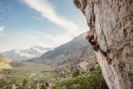 Vallone di Unghiasse, Federica Mingolla, Marzio Nardi, Federico Ravassard, Val Grande di Lanzo - Marzio Nardi in arrampicata trad a Unghiasse, estate 2017