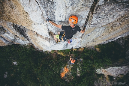 Vallone di Unghiasse, Federica Mingolla, Marzio Nardi, Federico Ravassard, Val Grande di Lanzo - Marzio Nardi affronta le fessure d'incastro a Unghiasse